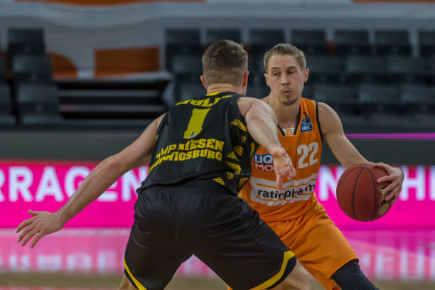 尽管与传统 尽管与传统