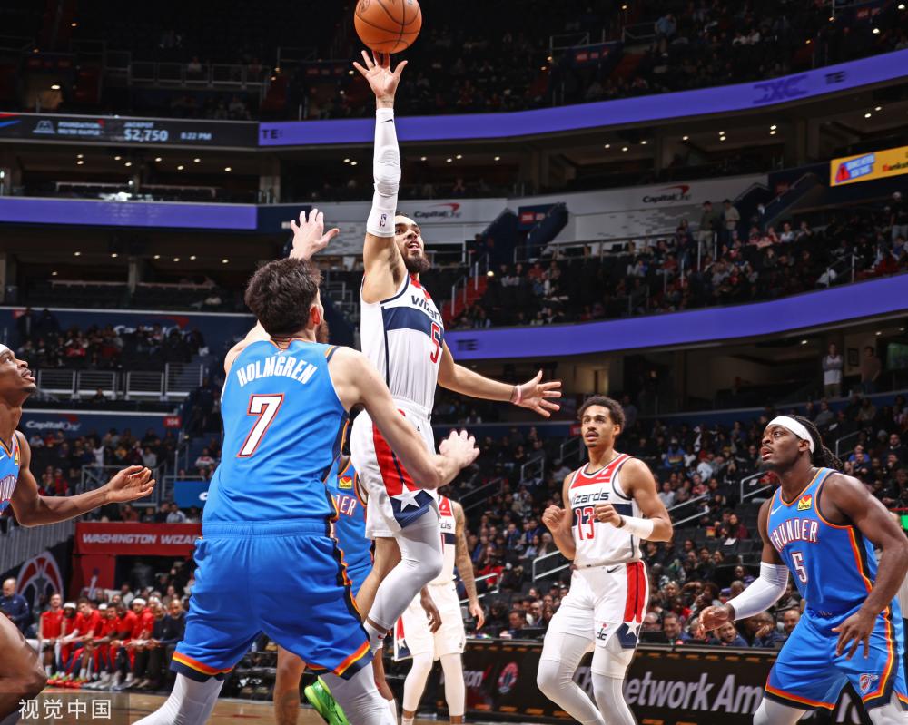 且在进攻中 且在进攻中