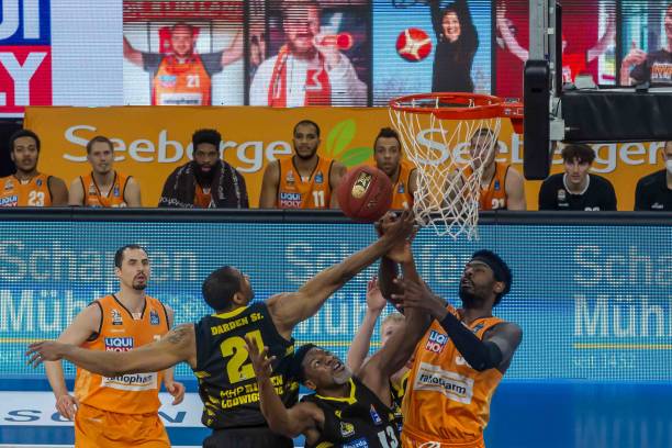 隐藏着更深 隐藏着更深